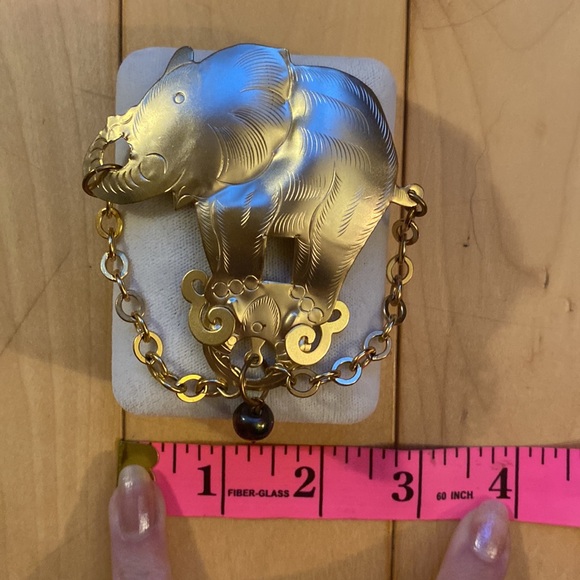 Elephant Brooch - Picture 2 of 3
